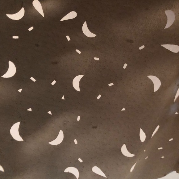 2001 Suede BCBG laser cut hem size 6 cream skirt - Picture 4 of 5